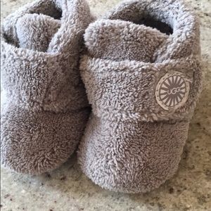Ugg bixbee infant grey shoes.